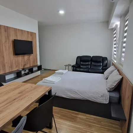 Luxury Iva Iv Apartment